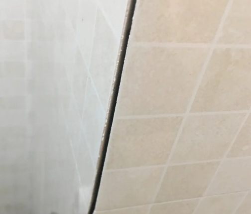 方城瓷砖空鼓维修公司分享阳台瓷砖脱落的修复过程可以分为以下几个步骤